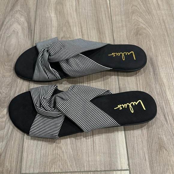 Sandals - Picture 3 of 4